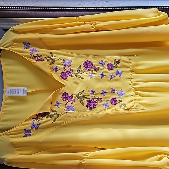 Yellow tunic top with embroidery - Picture 2 of 8
